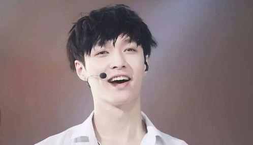 张艺兴抖音吃大瓜视频,一场美食与瓜子的奇妙邂逅