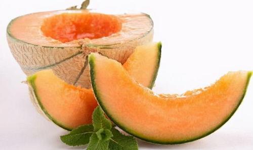 老婆感冒吃哈密瓜原视频,老婆却吃哈密瓜，原因让人哭笑不得！