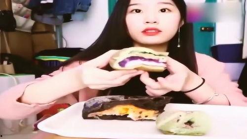 东北小姐姐吃扭蛋瓜视频,趣味吃播引网友热议