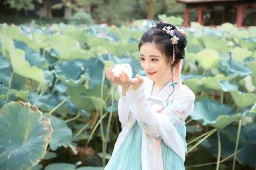 汉服写真吃瓜少女视频,穿越古今的时尚演绎