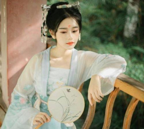 汉服写真吃瓜少女视频,穿越古今的时尚演绎