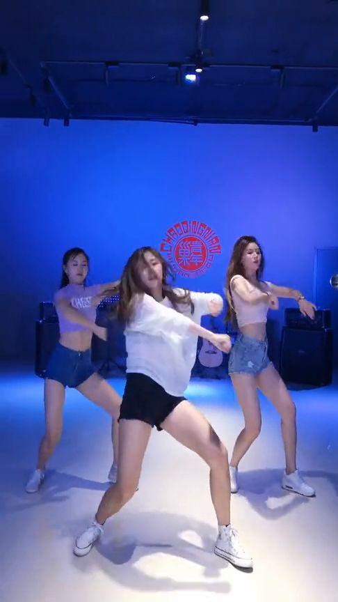 美女跳舞吃瓜视频大全图片,美女跳舞吃瓜视频大盘点