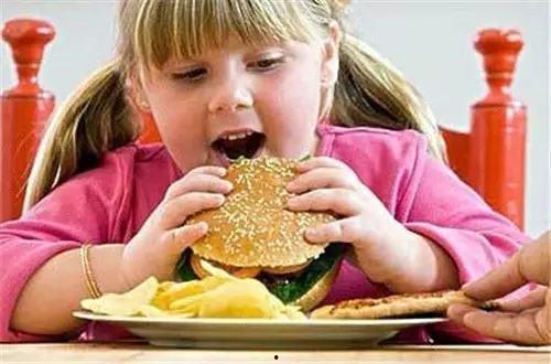 小朋友在家吃瓜视频,小朋友在家吃瓜欢乐时光