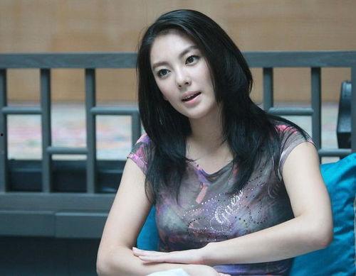 张雨绮吃八瓜鱼视频,趣味横生美食体验