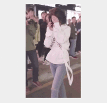 吃瓜街拍网红是谁啊视频,吃瓜街拍网红背后的故事