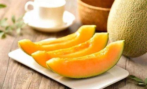 蜜瓜可以剥皮吃吗视频,轻松解锁美味新体验