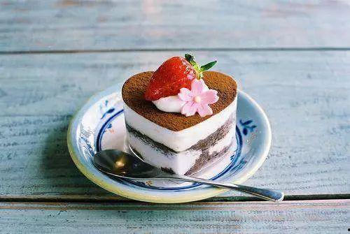 带你吃瓜吐槽蛋糕视频,带你揭秘“带你吃瓜吐槽蛋糕”视频背后的甜蜜与槽点