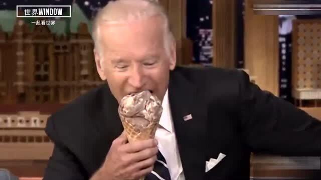 拜登吃瓜的视频,轻松幽默展现亲和力