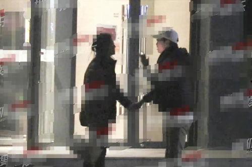 外灶村警察吃瓜事件视频,网络热议背后的真相与反思