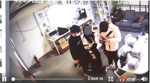 外灶村警察吃瓜事件视频,网络热议背后的真相与反思