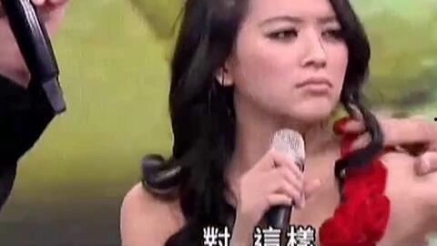 丑男吃瓜梳头视频,这发型太有个性了！