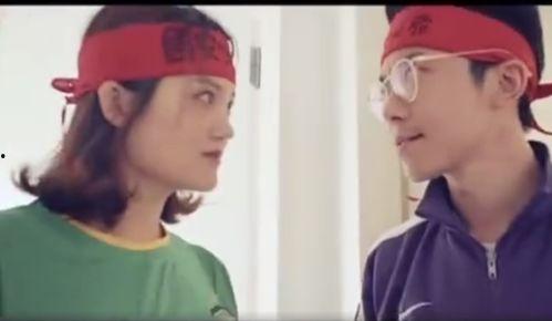 丑男吃瓜梳头视频,这发型太有个性了！