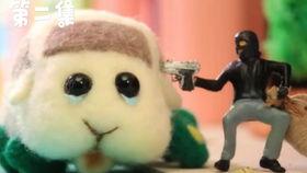 豚鼠吃瓜视频,萌态十足引网友爆笑