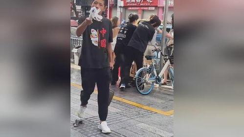 男子路边吃瓜视频播放网站,揭秘热门视频网站背后的故事