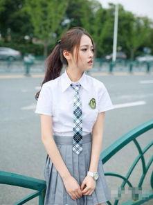 民航大学校花吃瓜视频,校园美食瞬间走红