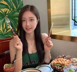 小姐姐吃瓜海底捞视频大全,视频大全揭秘网红美食背后的故事