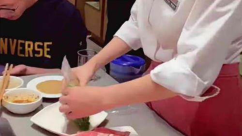 小姐姐吃瓜海底捞视频大全,视频大全揭秘网红美食背后的故事