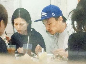 目睹求婚现场吃瓜视频,吃瓜群众见证甜蜜时刻