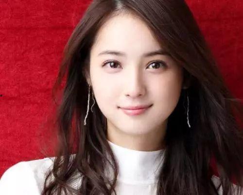 日本少女吃蜜瓜包视频,日本少女甜蜜挑战，网友直呼“太治愈”