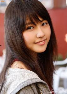 日本少女吃蜜瓜包视频,日本少女甜蜜挑战，网友直呼“太治愈”