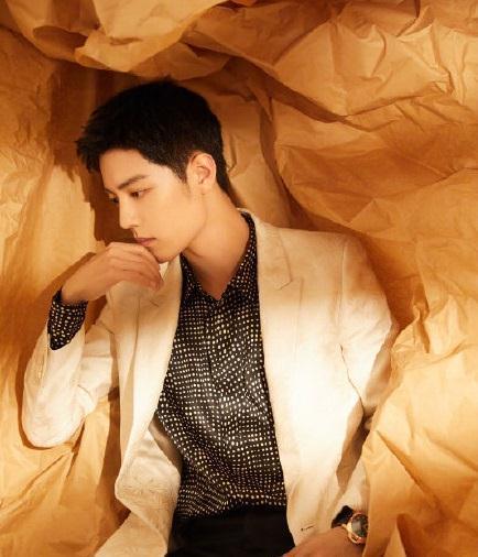 肖战痘印吃瓜视频,吃瓜群众围观明星护肤日常