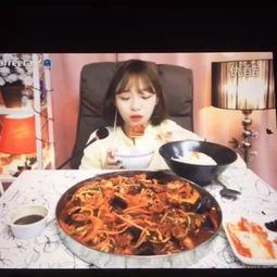 偷瓜吃的小女孩视频播放,网友热议